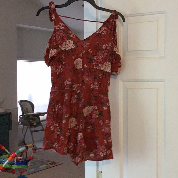 American Eagle - Picture 1 of 3